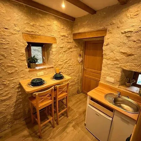 Holiday home Pradelles